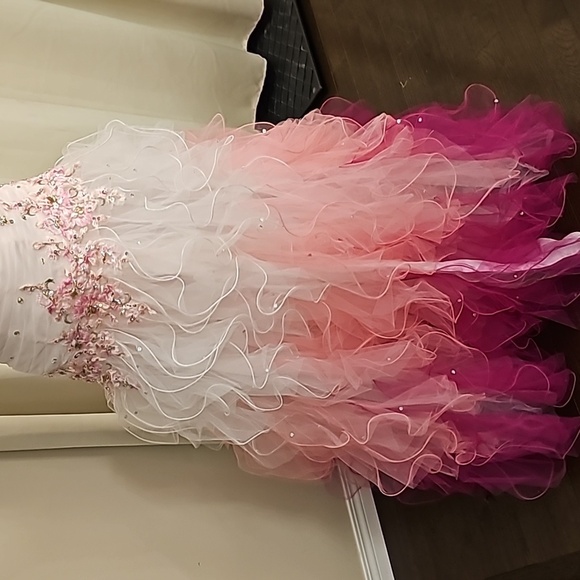Beautiful Pink Grad Dress with sweetheart neckline & sparkle embellishments. - Picture 6 of 14